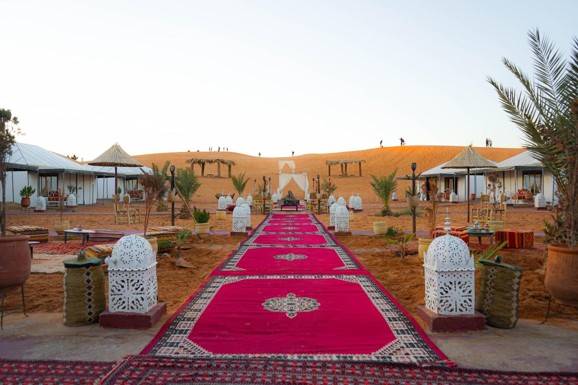 Young Luxury Camp Merzouga Ngoại thất bức ảnh