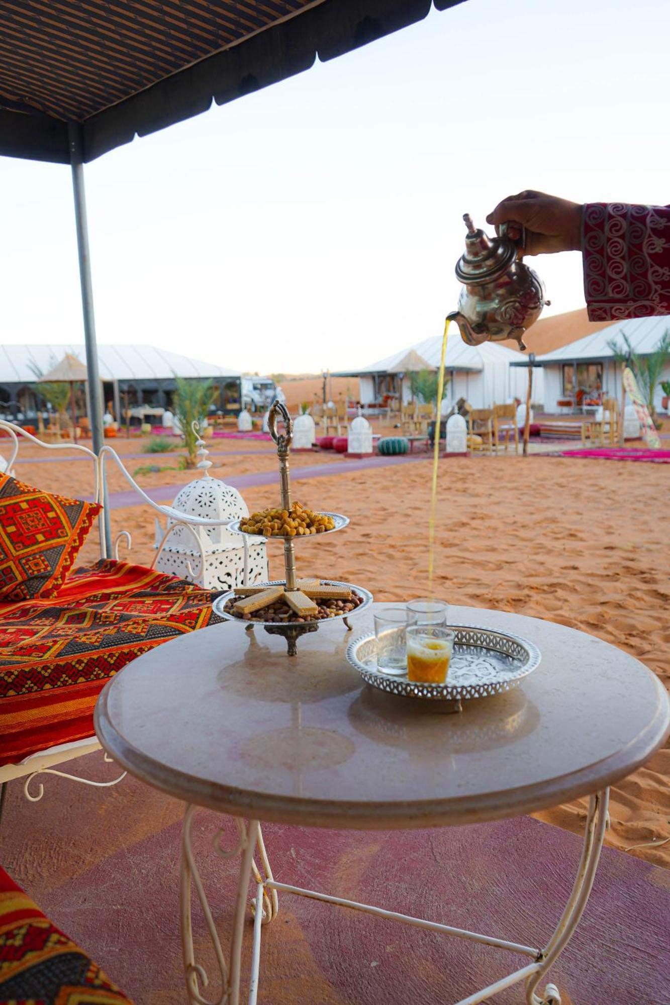 Young Luxury Camp Merzouga Ngoại thất bức ảnh